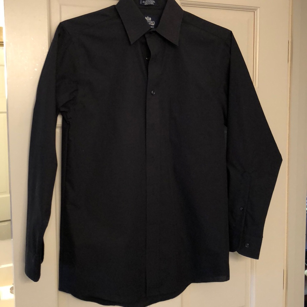 Men’s black wrinkle-free dress shirt